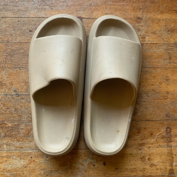 Cloud slides ๐ค - Picture 1 of 5